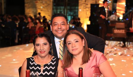  Olivia Alonso, Carlos Mata y Lupita Parga.