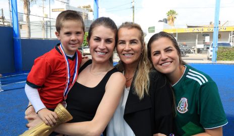  Daniel Zollino, Paulet Lozano, Patricia del Bosque y Danitza Lozano.