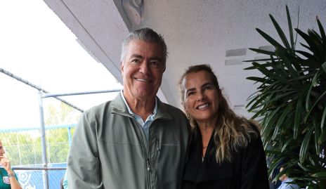  Roberto Lozano y Patricia del Bosque con su nieto Daniel Zollino.