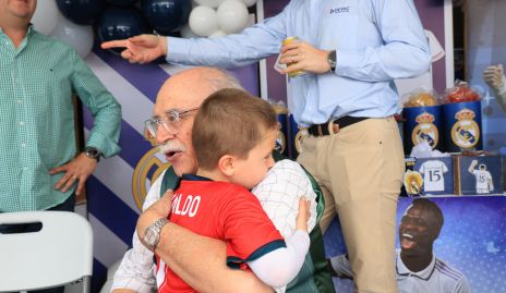  Daniel con su abuelo Guillermo Zollino.