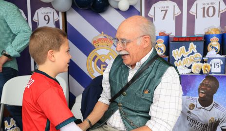  Daniel con su abuelo Guillermo Zollino.