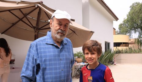  Luis López Palau con su nieto Alejandro Lomelí.