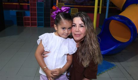  Loretta Rojo y Evelyn Durante.