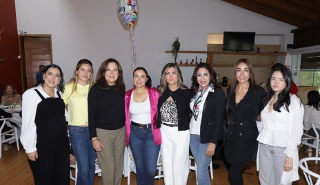  Verónica de Zamanillo con sus amigas.