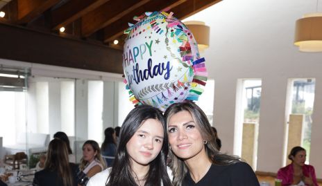  Karen Huesca y Verónica de Zamanillo.