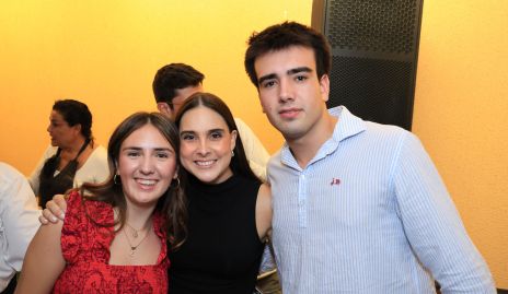  Elena Aguirre, Bárbara González y Rodrigo Aguirre.