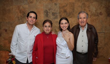  Gerardo Martínez, Alejandra Zepeda, Daniela y Humberto González.