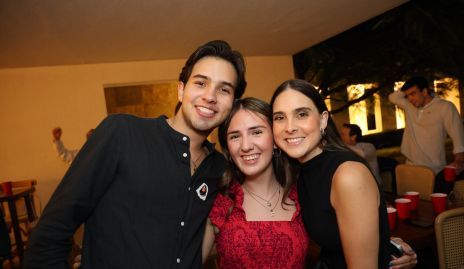  Diego González, Elena Aguirre y Bárbara González.