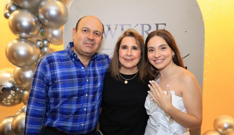  Oscar González y Marisol Hernández con su hija Daniela.