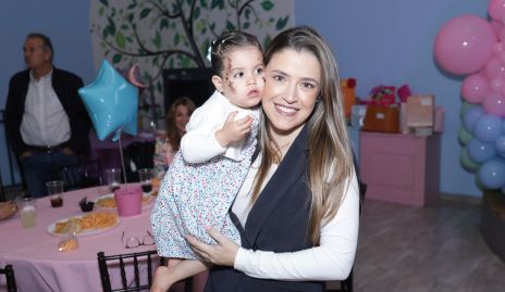  María José Hernández con su hija Alenca.