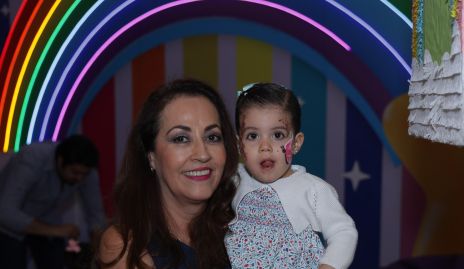  Silvia Medrano con su nieta Alenca.
