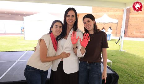  María José Flores, Licha Julián y Sofí Flores.