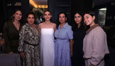  Ana Morales, Ana Hunter, Alejandra Morales, Bárbara Morales, Fernanda Corona y Bárbara Corona.