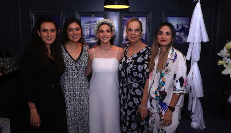  Fernanda Saiz, Claudia Martínez, Alejandra Morales, Claudia Neuman y Montse Muñiz.