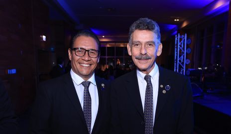  Joel Cruz ex presidente y Andrés Azcárate actual presidente del Club Rotario.