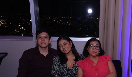  Joan Ojeda, Dafne Alvarado y Beatriz Ipiña.