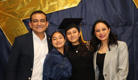  Cuauhtémoc Gómez, Andrea Marquina, Andrea Gómez y Luisa Gómez.