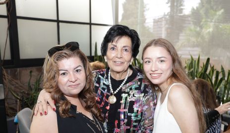  Marilú Castillo, Carmela Stevens y Estefanía Ruiz.