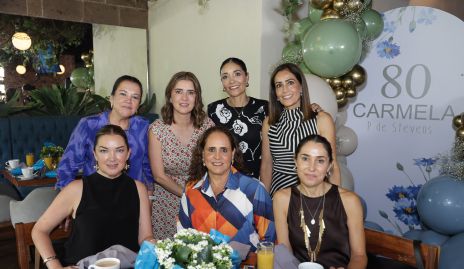  Reyna Suárez, Ángeles Lasso de la Vega, Lety y Came Stevens, Macarena Elías, Alejandra Treviño y Liz Stevens.