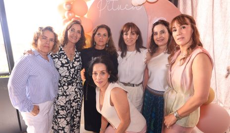  Anabell Valle, Mónica Alcalde, Lorena Robles, Pituca Espinosa, Claudia Robles, Paty y Adriana Espinosa.