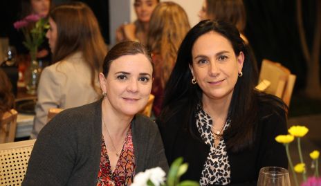  Alejandra Acebo y Marcela de la Maza.