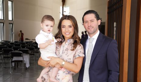  Abraham Salgado y Gaby Díaz Infante con su hijo Santiago.