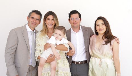  Daniel Dauajare, Martha de la Rosa, Rodrigo Palos y Yusa de la Rosa con su ahijado Santiago Salgado.