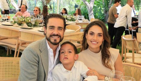  José Luis Villaseñor y Marcela Díaz Infante con su hijo José María.