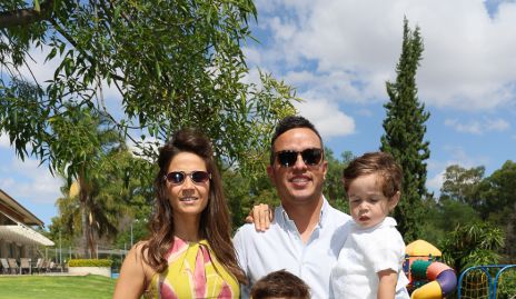  Antonio Méndez, Jimena Mirabal, Nico, Anto y Javi Méndez.
