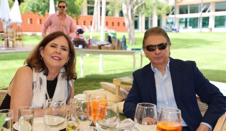  Rosa María Somohano y Abraham Salgado, abuelos de Santiago.