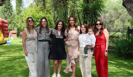  Gaby Díaz Infante Andrés con sus amigas.