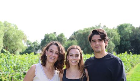  Gloria Martínez, Mary del Valle y Juan Pablo Leiva.