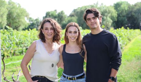  Gloria Martínez, Mary del Valle y Juan Pablo Leiva.