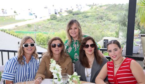  Sandra Pérez, Paola Vázquez, Ingrid Pérez, Edith Pérez e Ingrid de Luna.