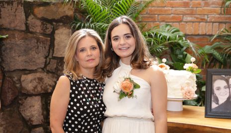  Eva Anaya y Gaby Martins.