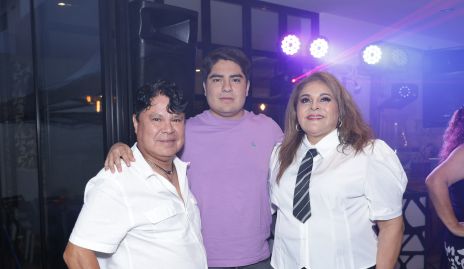  José Longoria, Christian Longoria y Leticia Longoria.