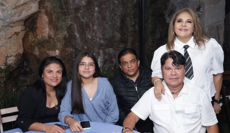  Yabse Longoria, Montse Longoria, Juan José López, José Longoria y Leticia Longoria.