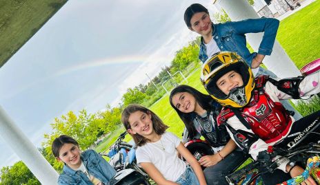  Catalina, María José, María Inés, Paula, Máxima e Iker.