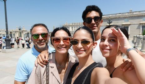 Jaime Delsol, Gabriela Estrada, Valeria, Emiliano y Ximena Delsol Estrada.