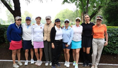  Marcela Alcalde con sus amigas.