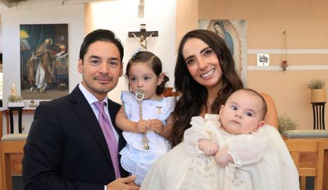  Miguel Torres y con sus hijos Inés y Miguel.