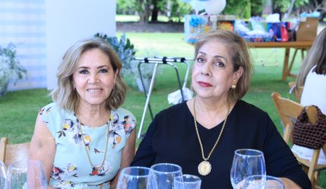  Elizabeth Báez e Isabel Torres.