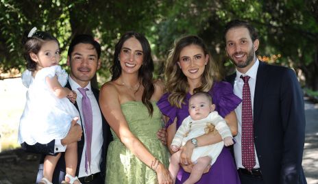  Inés Torres, Miguel Torres, Mariana Alcalá, Elizabeth Treviño y Andrés Torres con Miguel.