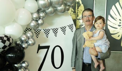  Guillermo Muñiz con su nieta Antonella.