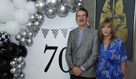 Cuate Muñiz con sus esposa Cristina Córdova.