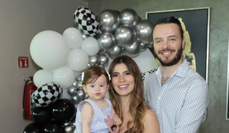  Antonella, Ana Sofía y Gerardo Treviño.