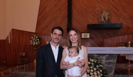  Giorgio Stavropulos y Patricia García con su ahijado Alejandro Delsol.