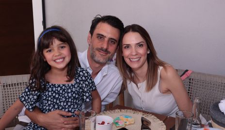  Giorgio Stavrópulos y Patricia García con su hija.