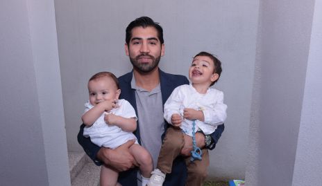  Gibrán Delsol con sus hijos Alejandro y Patricio.