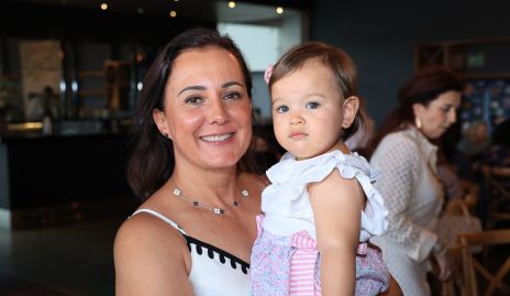  Susana Salgado con su hija Emilia Hernández.